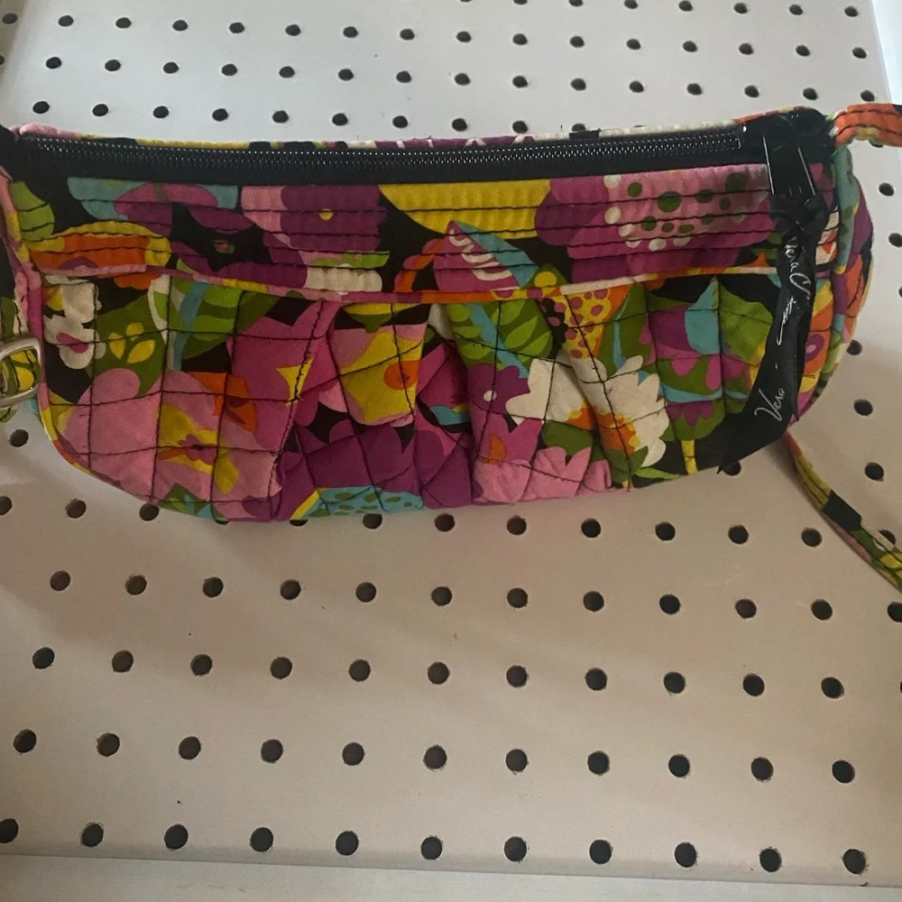 Vera Bradley Crossbody excellent condition. Preowned. - Picture 3 of 3